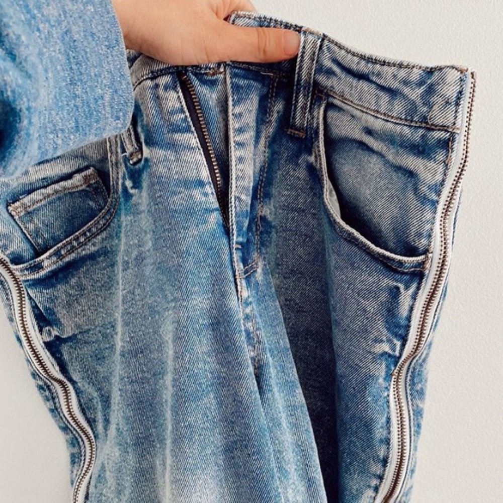 White zipper jeans